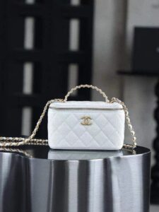CHANEL Vanity with Chainpdf
