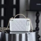 CHANEL Vanity with Chain2