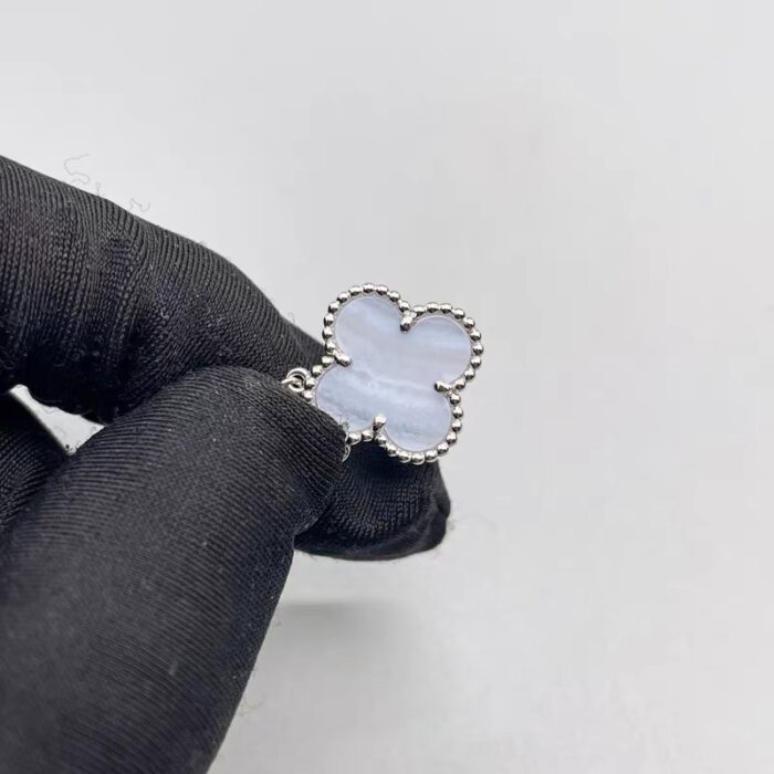 Van Cleef & Arpels Vintage Alhambra pendant 18K white gold, Chalcedony2